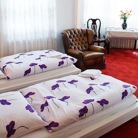 Pension De Lux Königsbrunn Екстериор снимка
